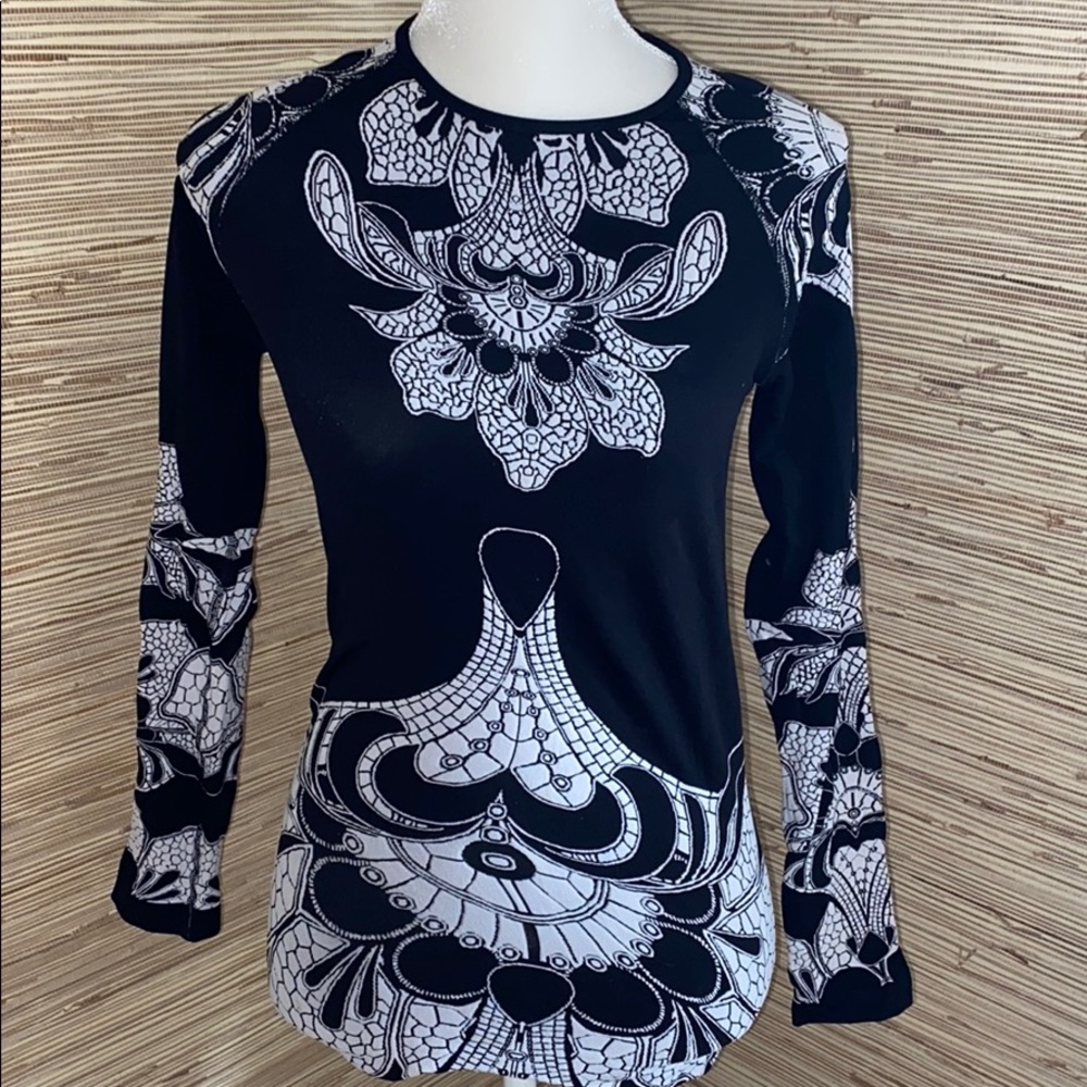 Athleta long sleeve technical top small black EUC!
